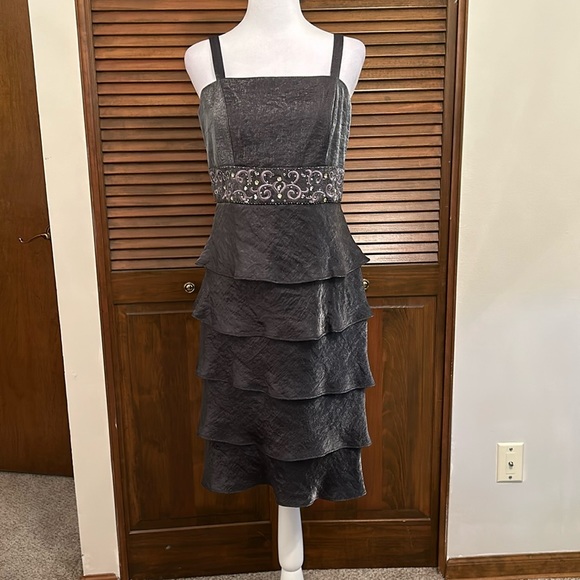 R&MRichards Tiered Empire Waist Cocktail Dress - Picture 1 of 7